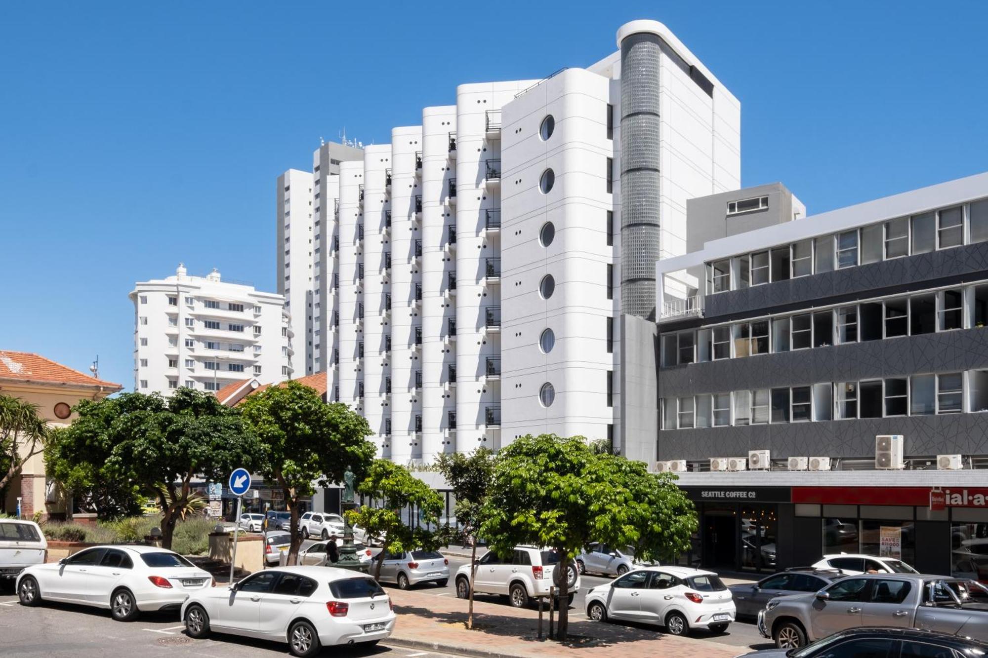 Flamingo 801 - Floor Sea Point With Daily Housekeeping